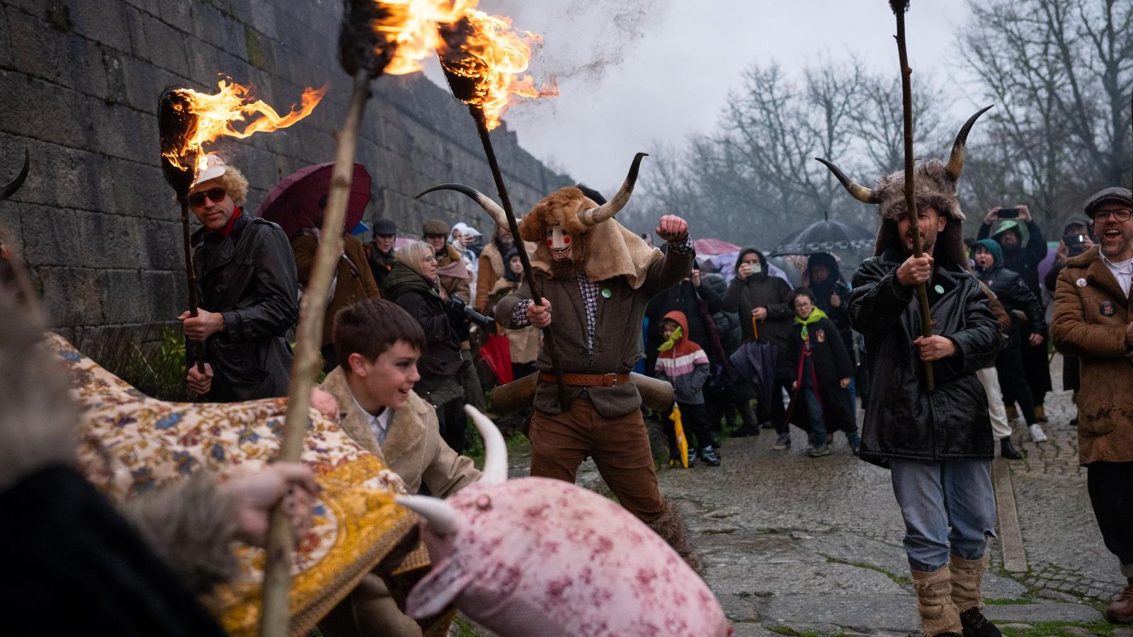 Xogando cos asistentes.