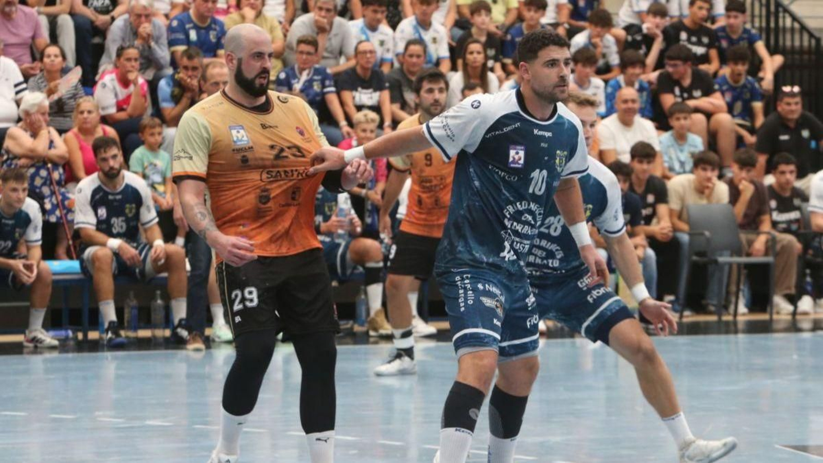 El capitán Juan Quintas se emplea en defensa, fase del juego que será clave esta tarde.