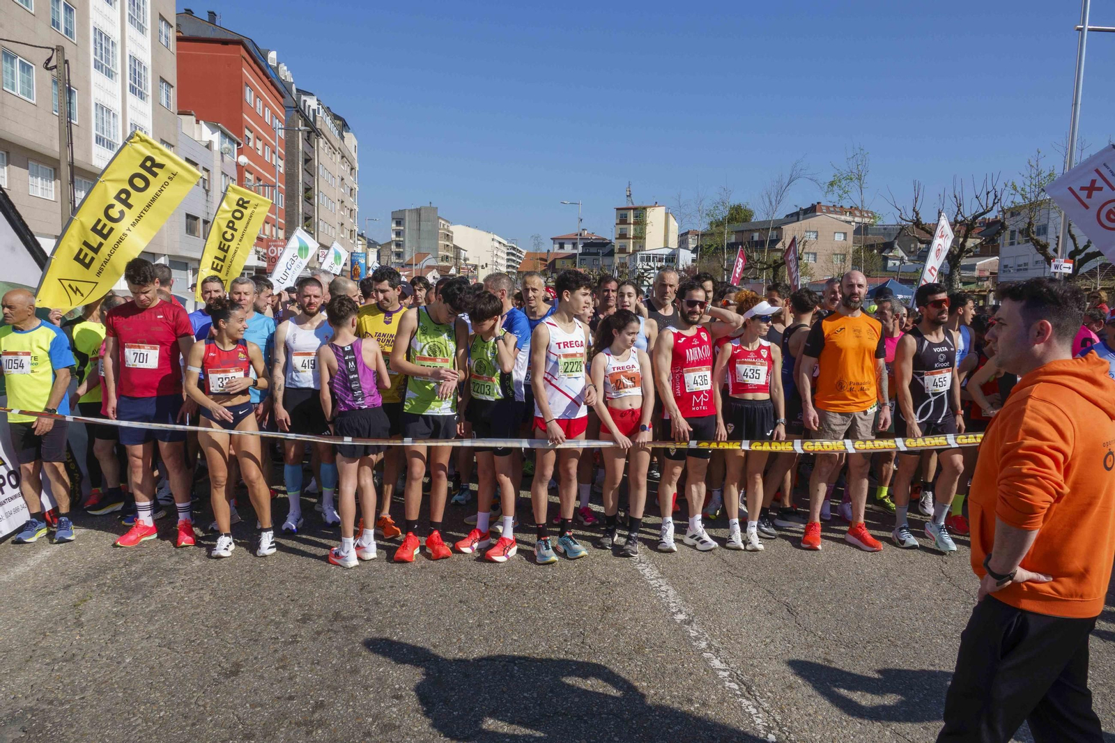 Galería | Pequeños y mayores se divierten en la 10K de Porriño