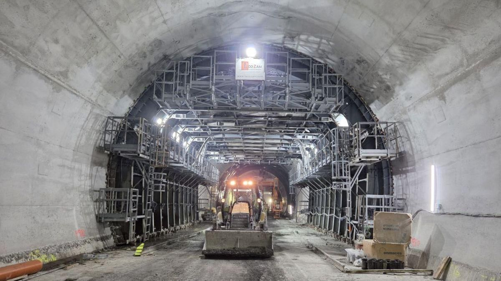 Interior del túnel de Rante durante las obras, una vez concluida la perforación.