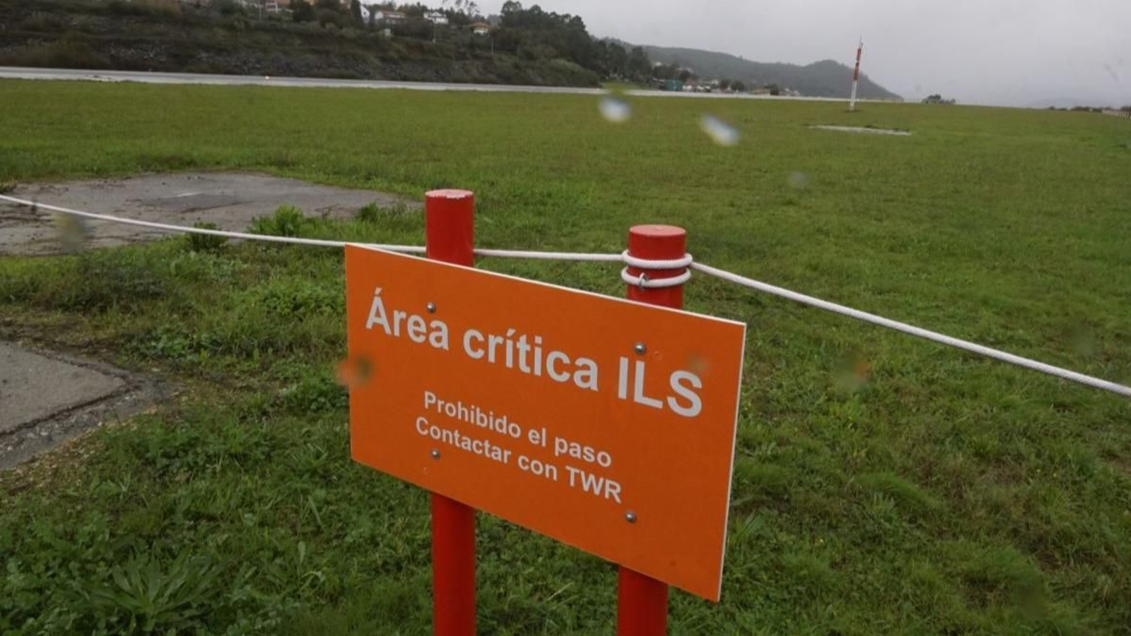 La zona de instalación del ILS, de ayuda al aterrizaje, la mejor arma contra la niebla, pero ineficaz ante los vientos.