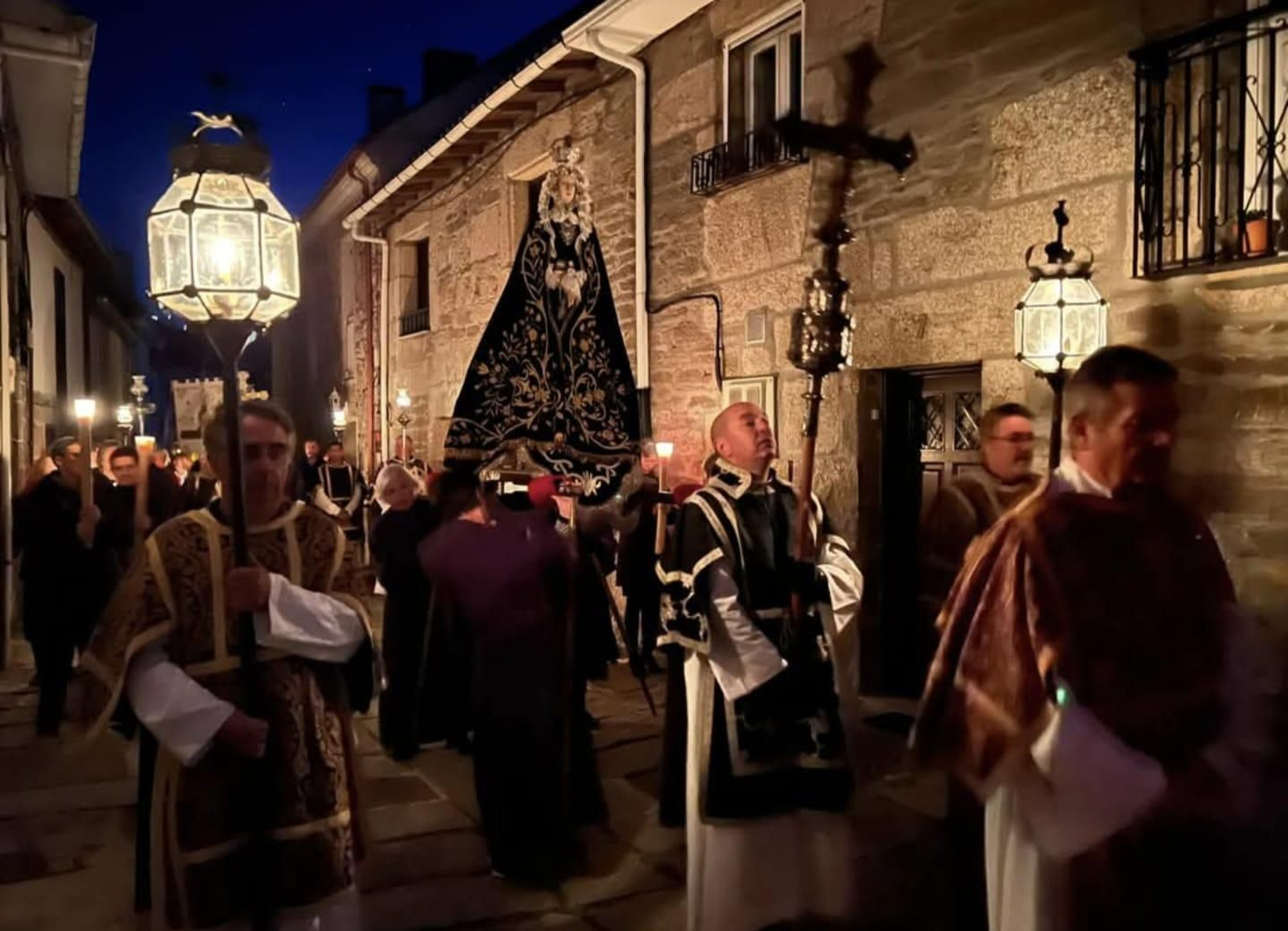 Galería | El Vía Crucis del Cristo de los Desamparados, en fotos