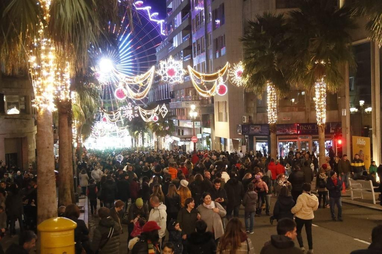 Los turistas invaden Vigo en el Puente182
