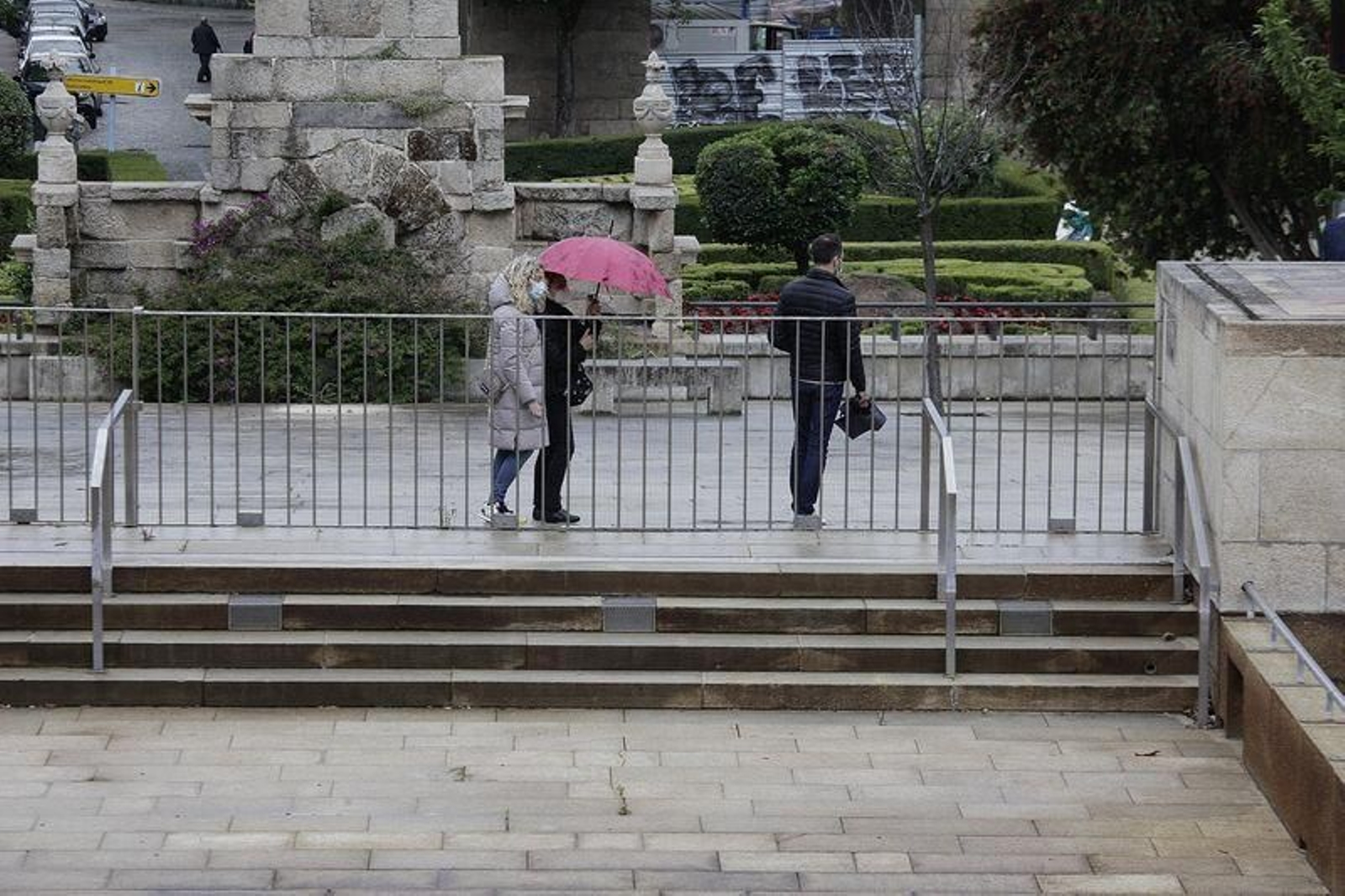 Puente pasado por agua en Ourense // FOTO: MIGUEL ÁNGEL