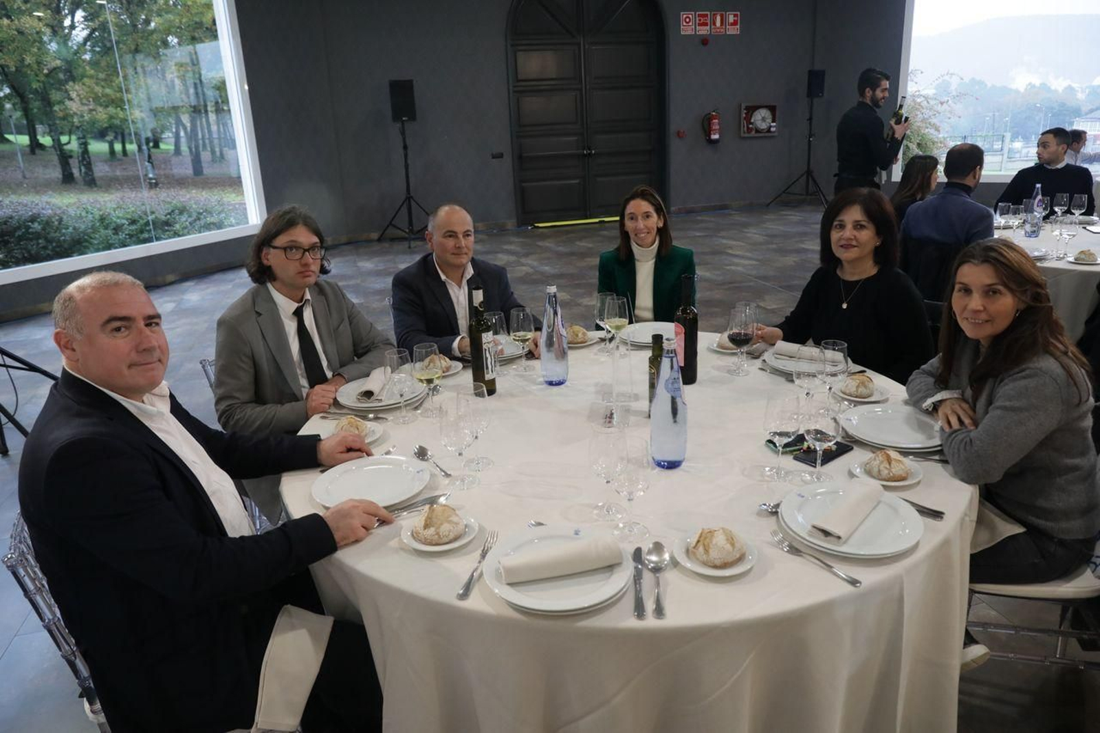 MESA RÍO AVIA | Amancio Nóvoa Santos, inspector jefe de Educación en Ourense; Xosé María López Carretero, subdirector xeral de Aprendizaxe Permanente, Ensinanzas Artísticas, Idiomas e Deportivas; Jesús Rodríguez Buján, subdirector de Ordenación de FP; Cristina Lesta, subdirectora xeral de Innovación Profesional e Coordinación co Sector Produtivo; Conchi Fernández, de La Región, y María Sánchez, del Gabinete de la Consellería de Educación.