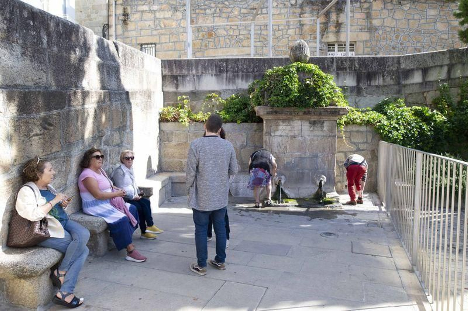 Turistas este domingo en Ourense