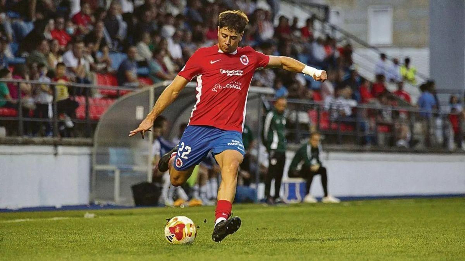 Santi de Prado fue el autor del tanto del triunfo de los rojillos en tierras asturianas.