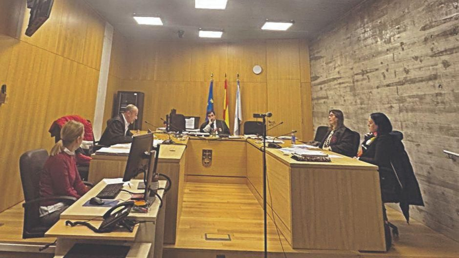 Primero de los dos juicios celebrados ayer en el Social 1 por demandas de trabajadoras del Colexio da Avogacía.