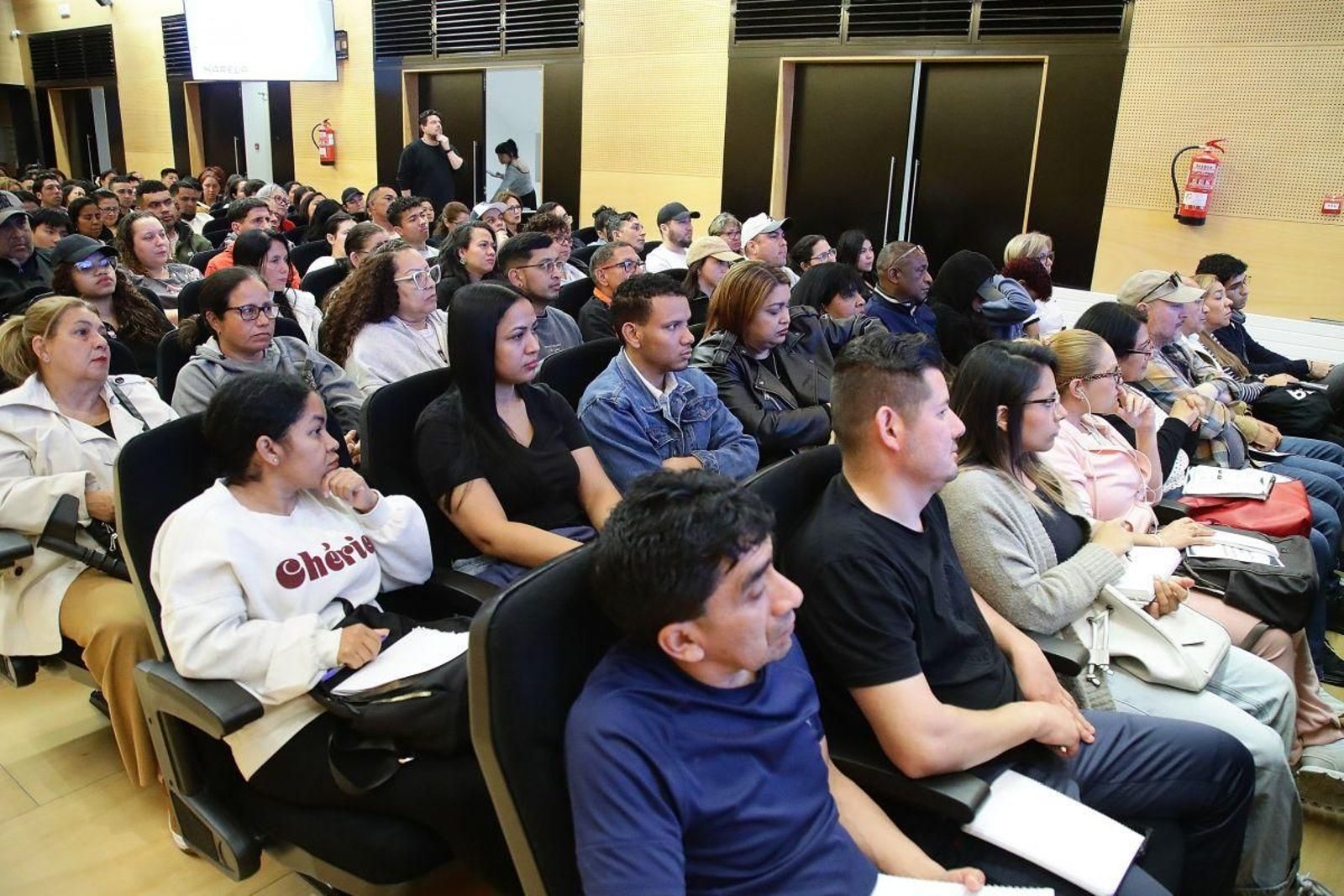 El Centro Cultural Marcos Valcárcel se llenó de decenas de interesados por la charla informativa de Xarela