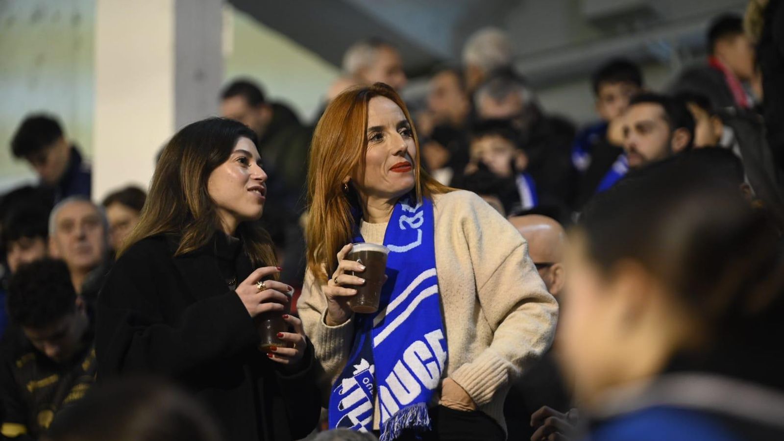 Las gradas habituales y la supletoria estuvo al completo con las aficiones.