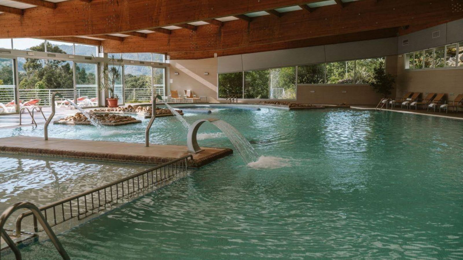 La piscina termal del balneario de Arnoia.