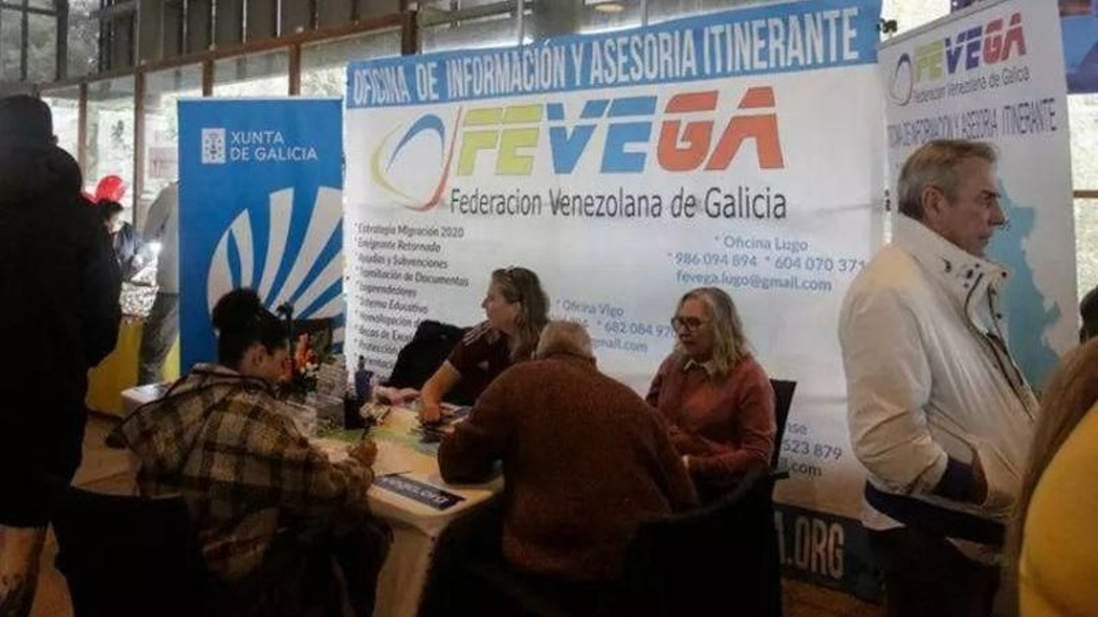 Oficina móvil de la Federación de Venezolanos, en Ourense.