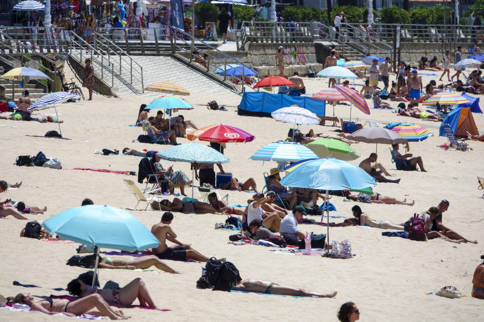 Galería | El calor se apodera de Vigo y llena las playas