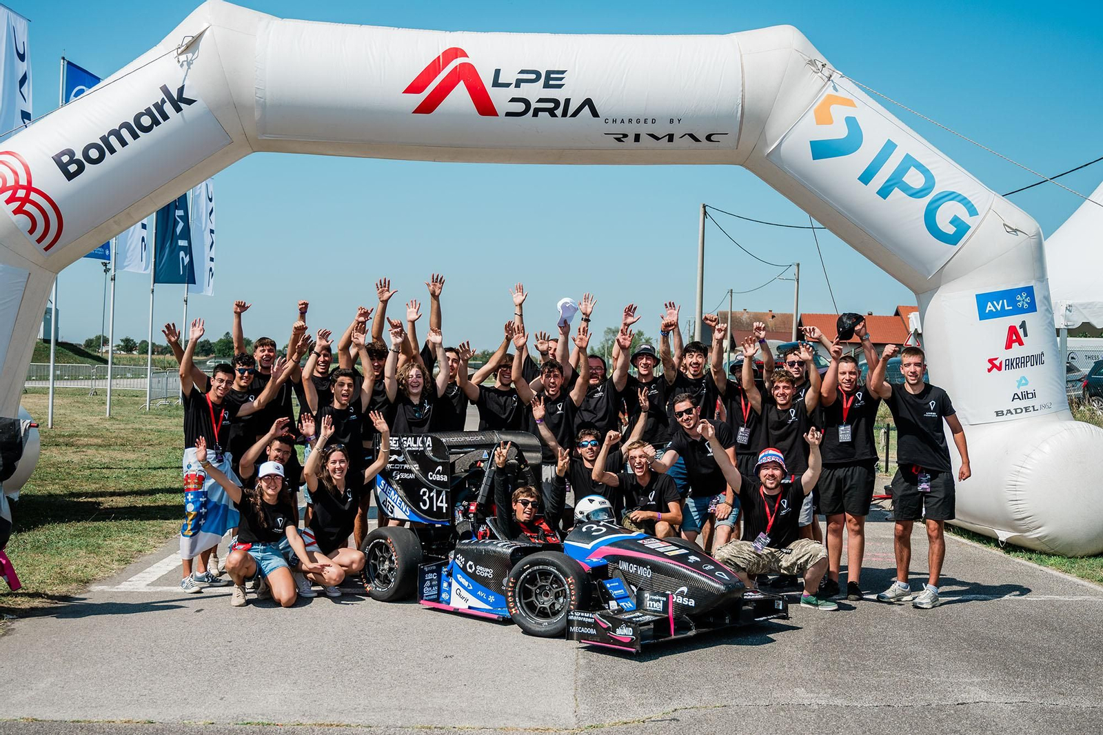 Foto de equipo del UM25 el verano pasado en Croacia.