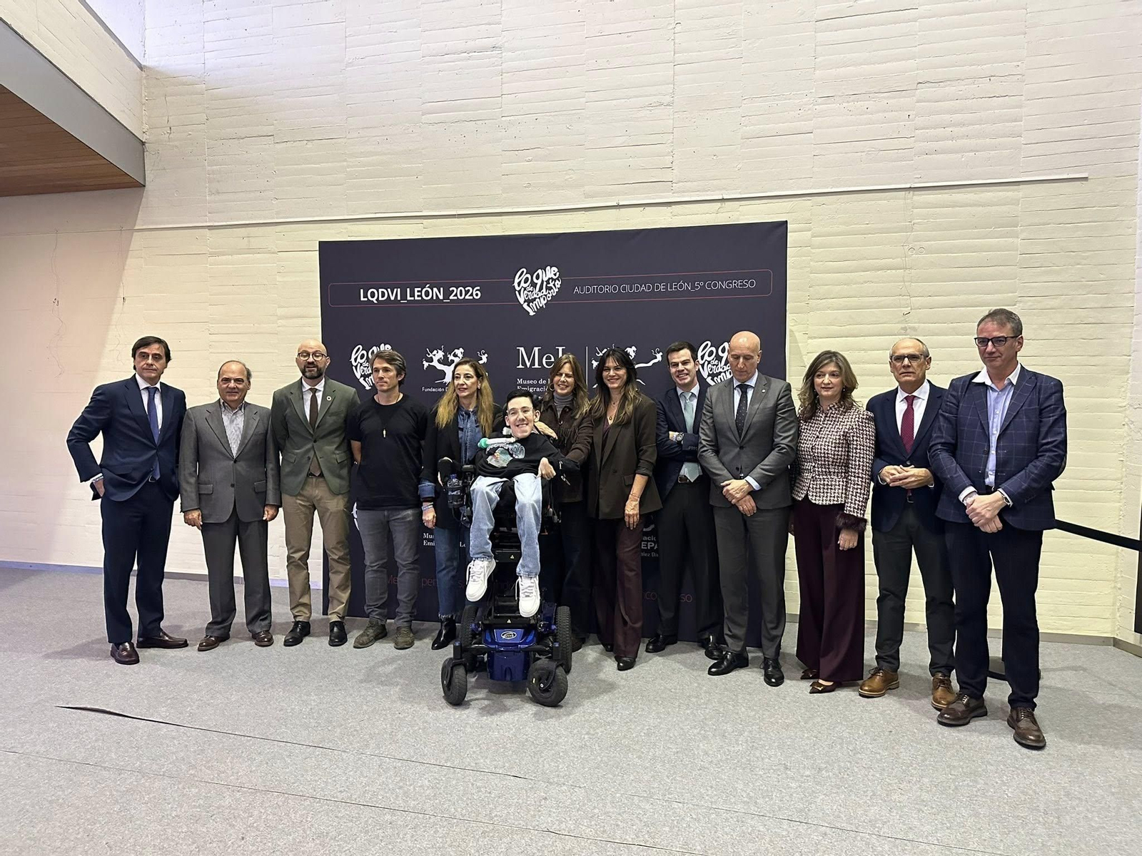 Foto de familia de algunos de los participantes en el Congreso