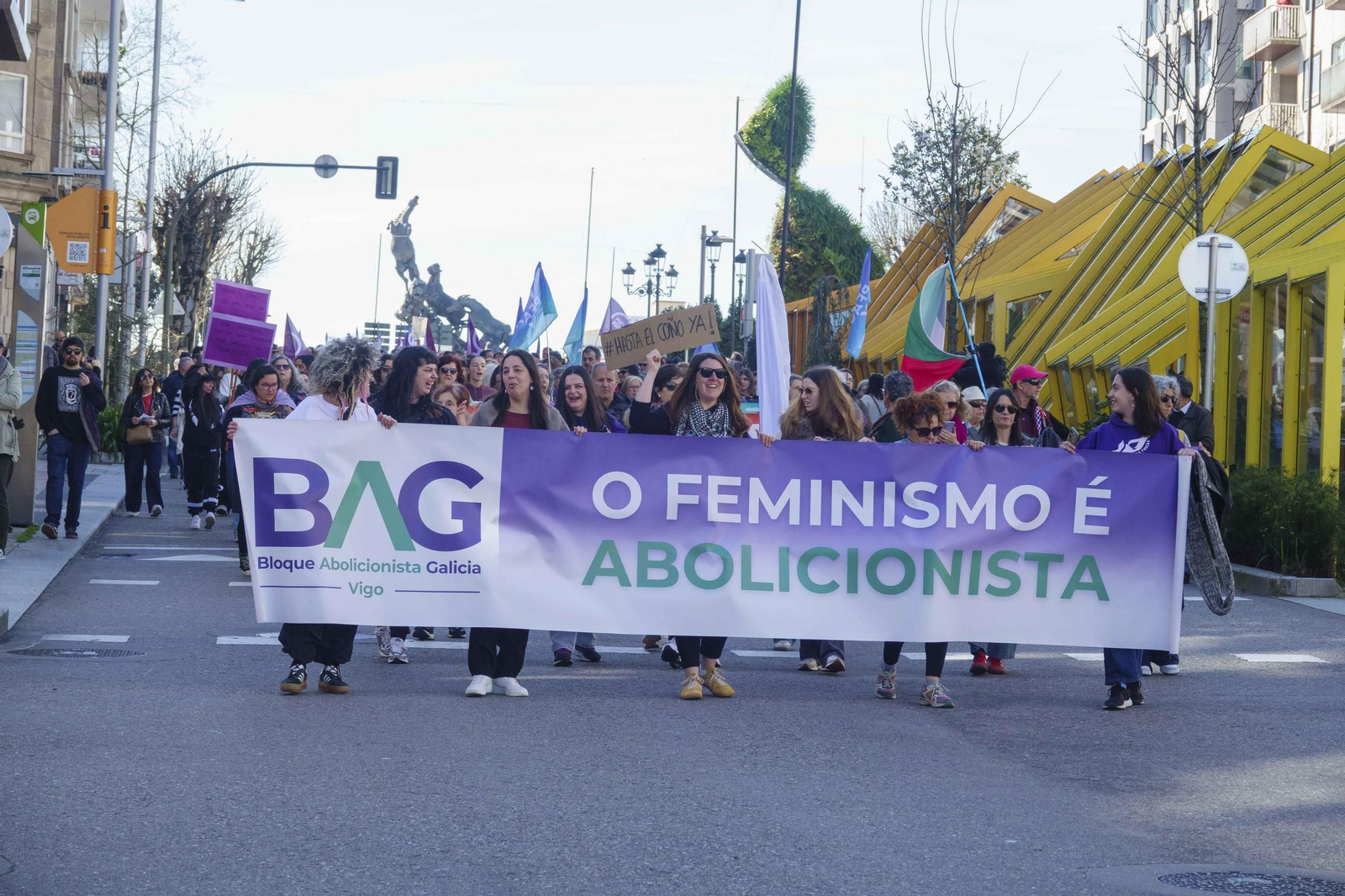 Galería | Las calles de Vigo se pintan de morado por el Día Internacional de la Mujer