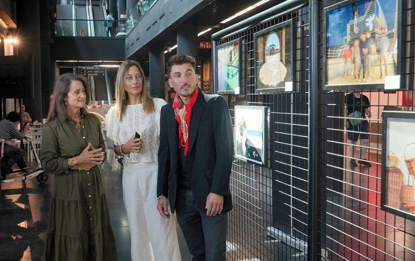 Ana Mejías, Olga Gonzálvez y Agostiño, profesor de los talleres de ‘Obxectivo A Laxe’.