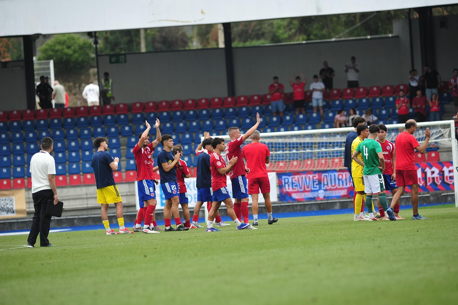 Galería | O Couto disfruta del buen tiempo y el empate de la UD Ourense ante el Cacereño