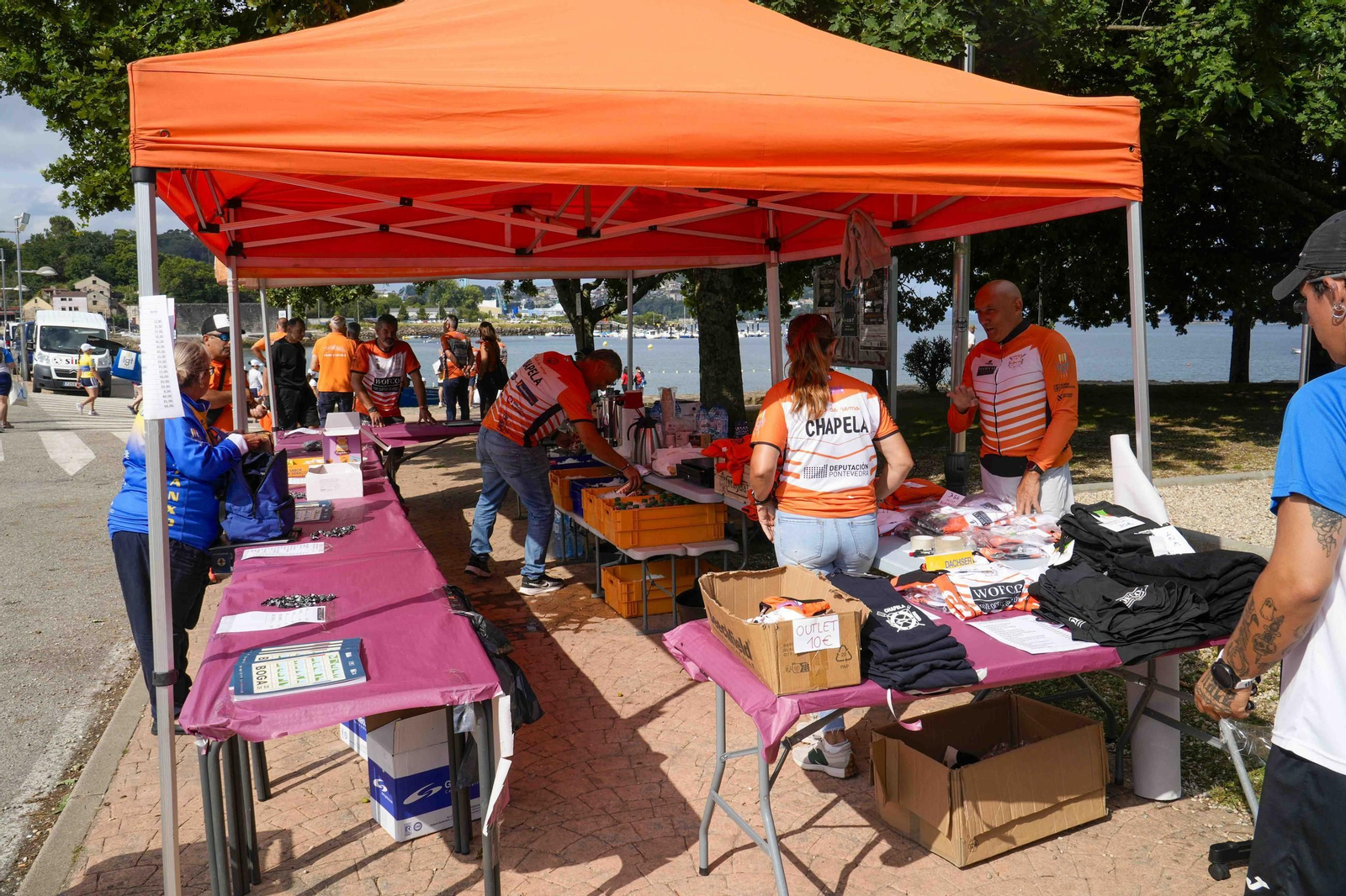 Galería | Las traineras se dan cita en el paseo de Cardona