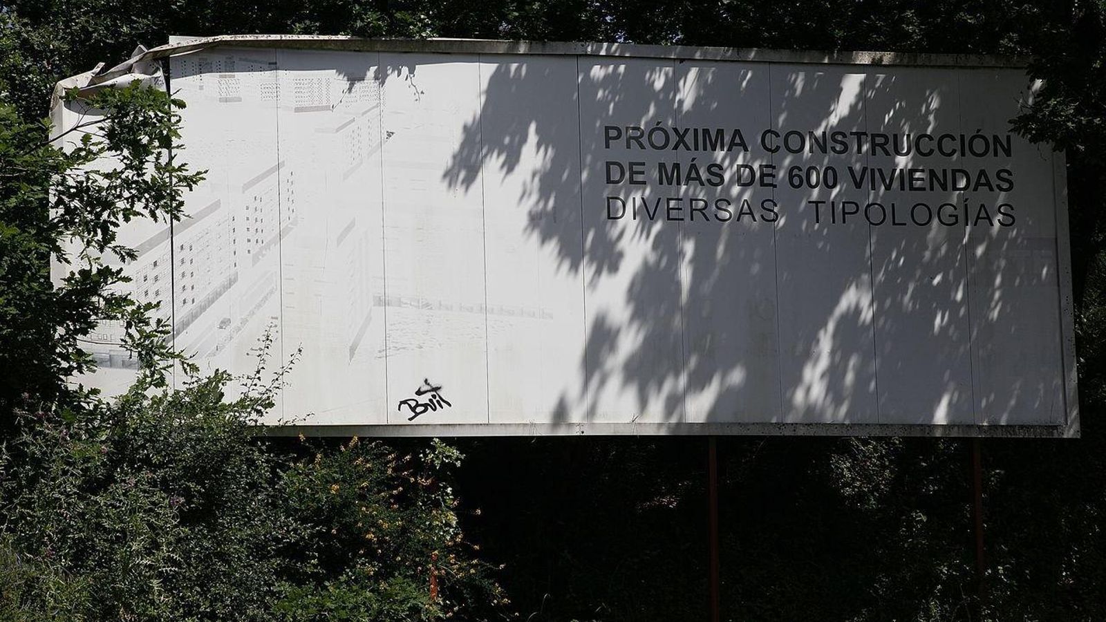 El anuncio en Oira de 600 viviendas que no se construyeron (Foto: Miguel Ángel)