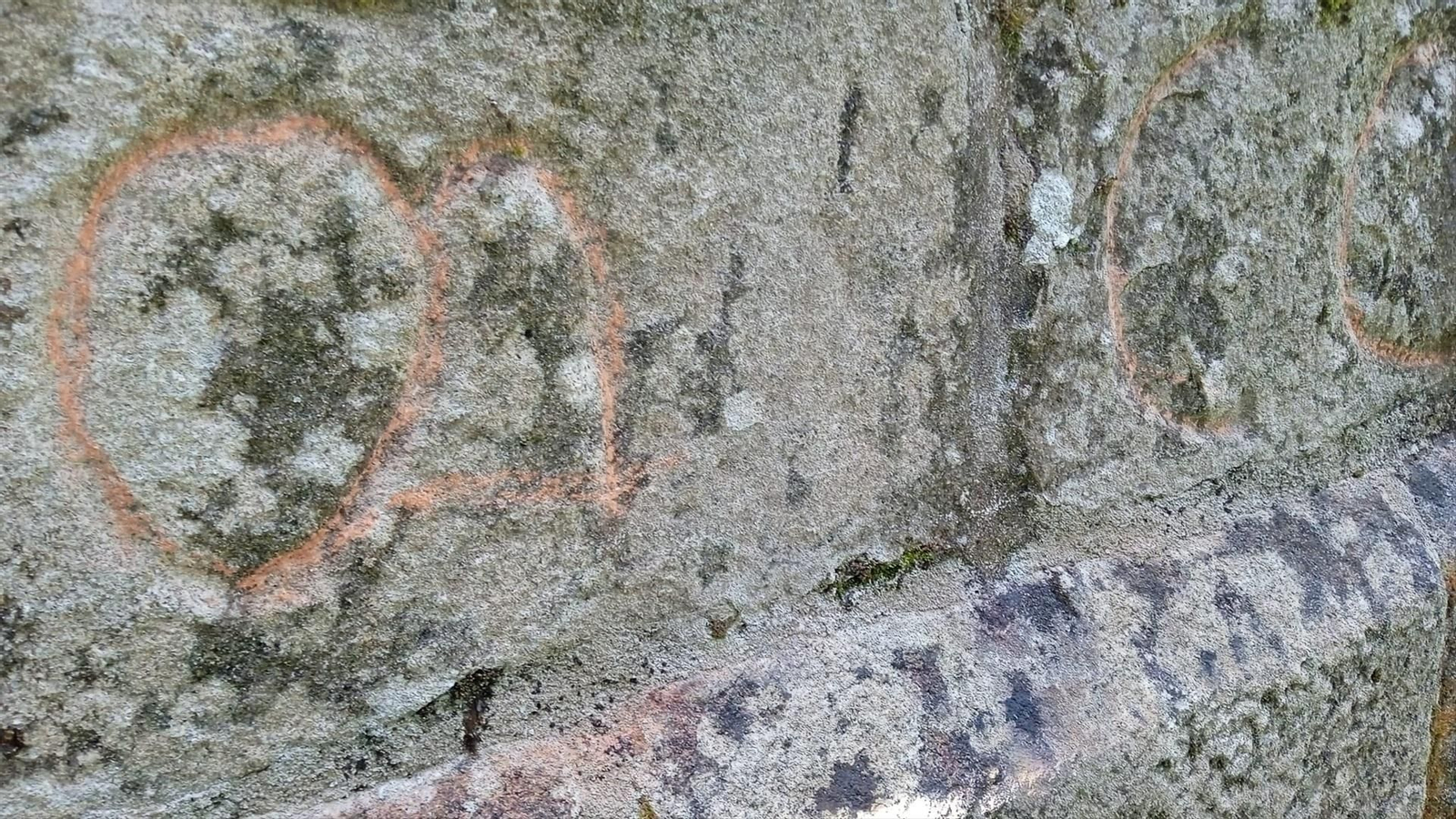 Imagen de las pintadas en el Mosteiro.