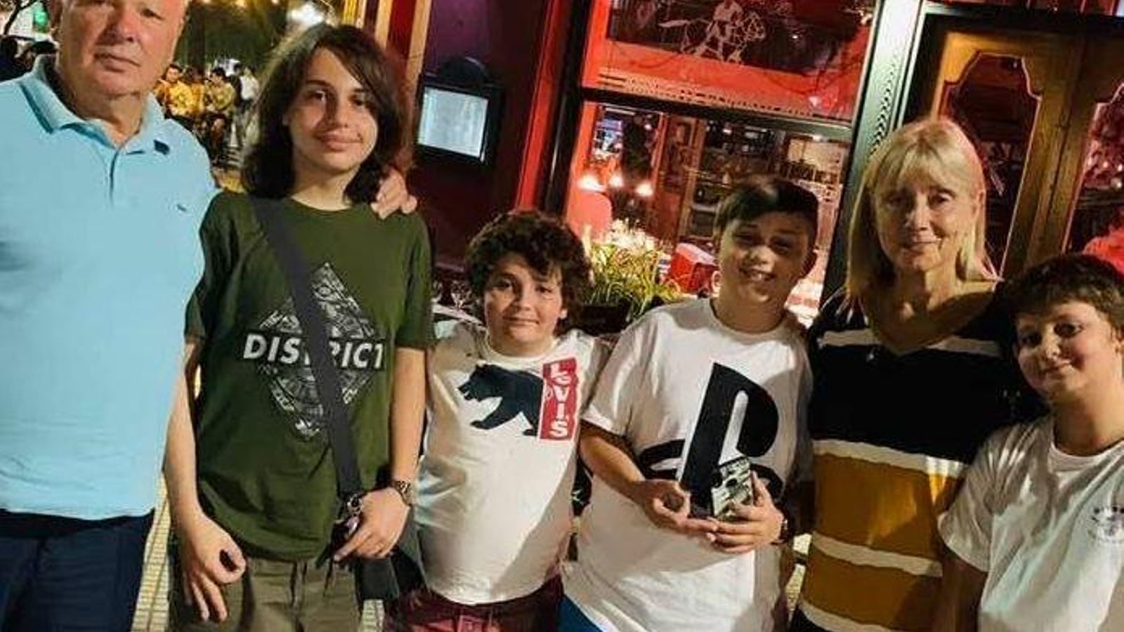 Beatriz junto a su familia