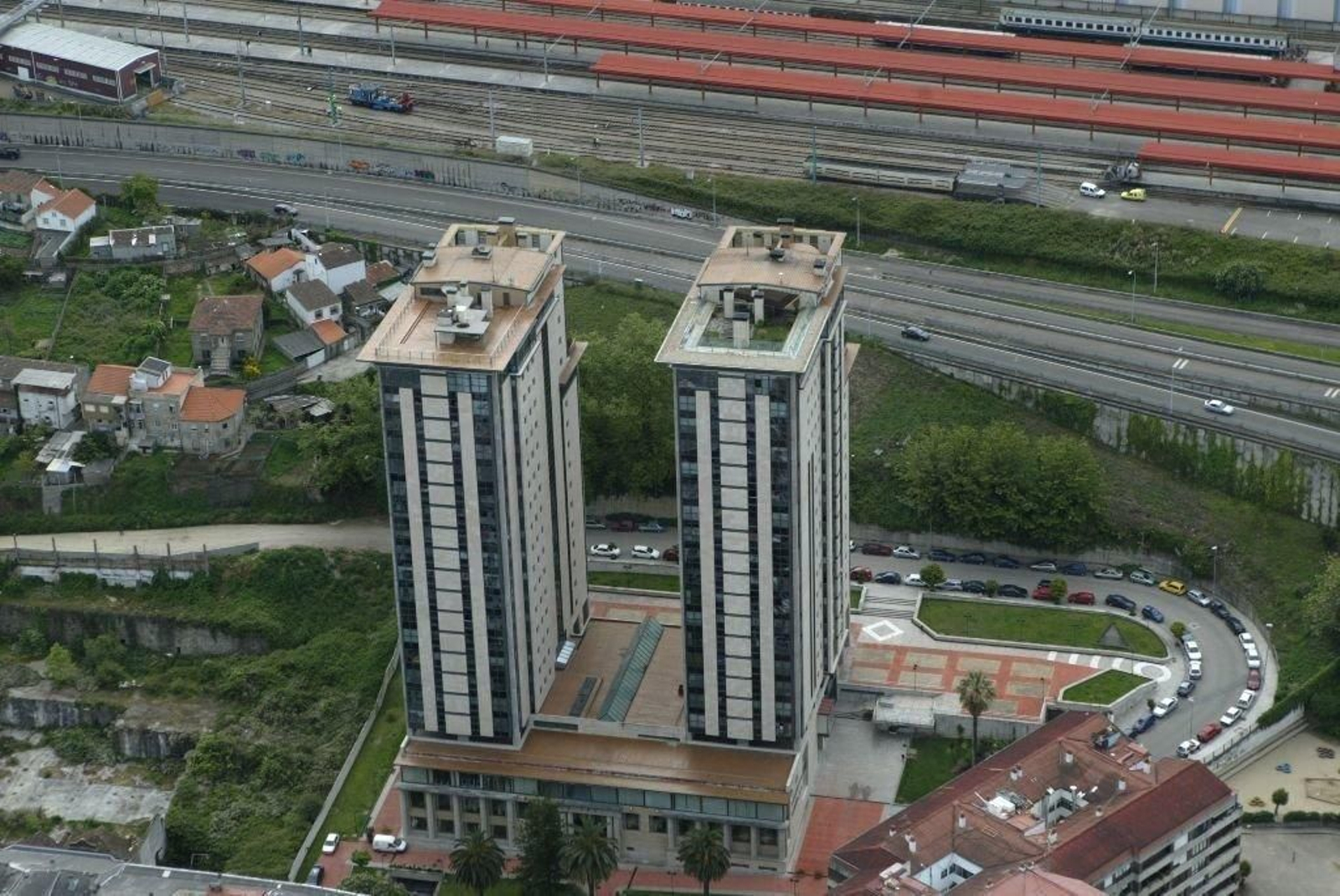 Las torres de García Barbón 62-64.