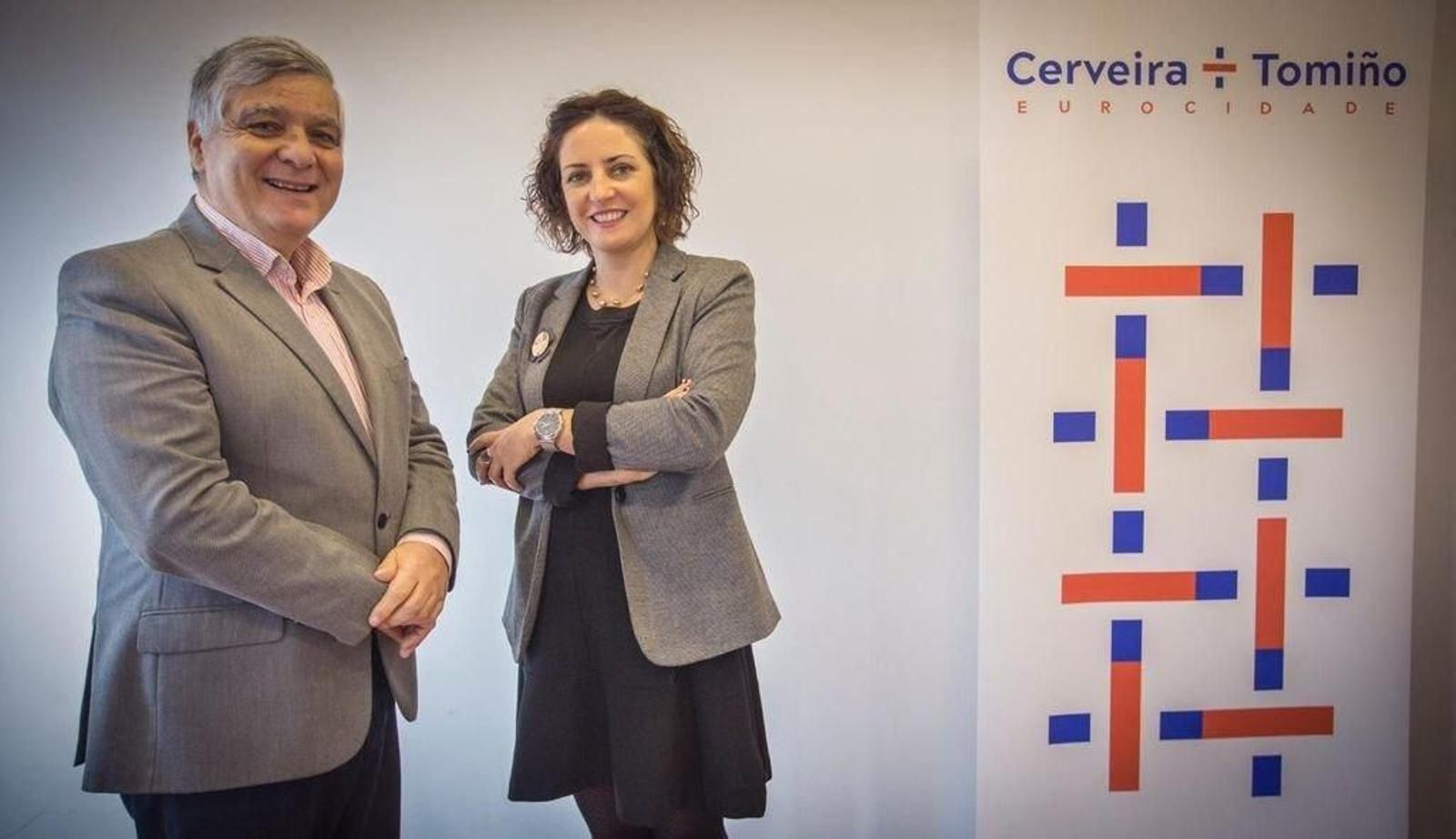 El alcalde de Cerveira, Fernando Nogueira, y la regidora de Tomiño, Sandra González, recogieron el premio.