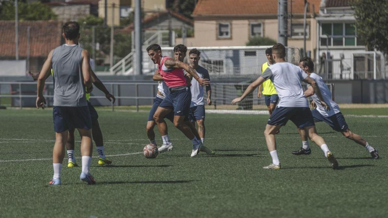 Entrenamiento del Ourense CF en el campo de Oira.