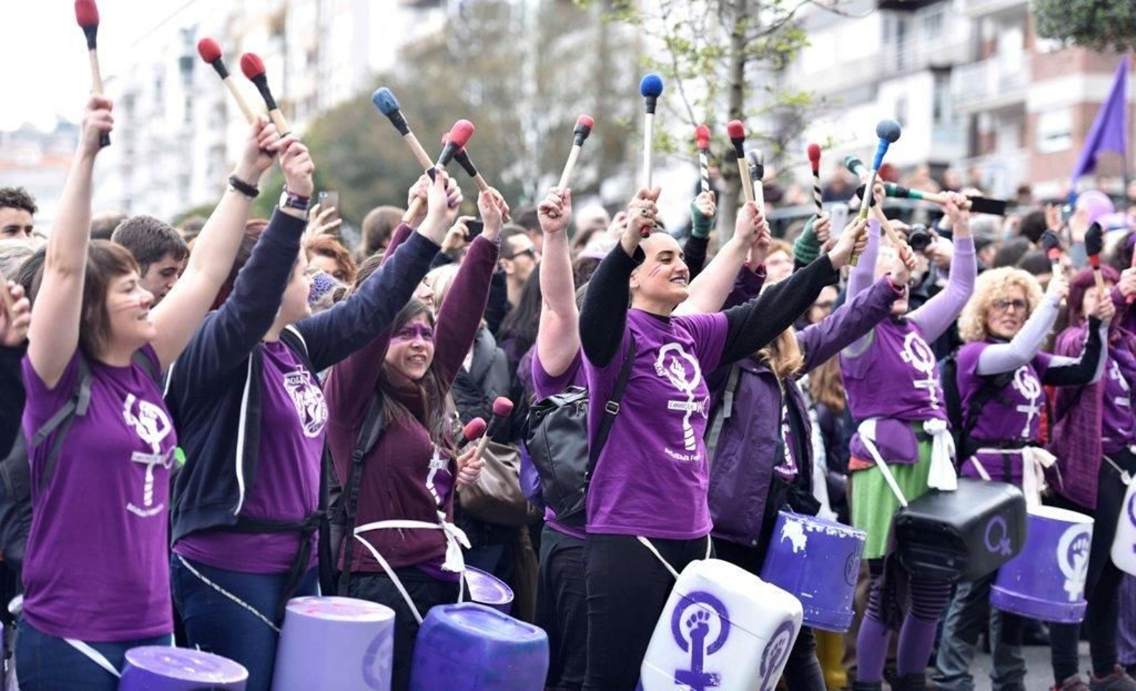 La marcha feminista recorre las calles de Vigo 10