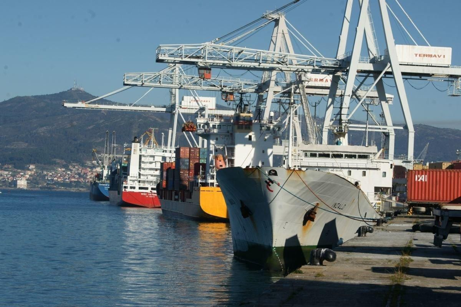 En los dos últimos meses hubo días con hasta doce buques operando en las terminales viguesas.