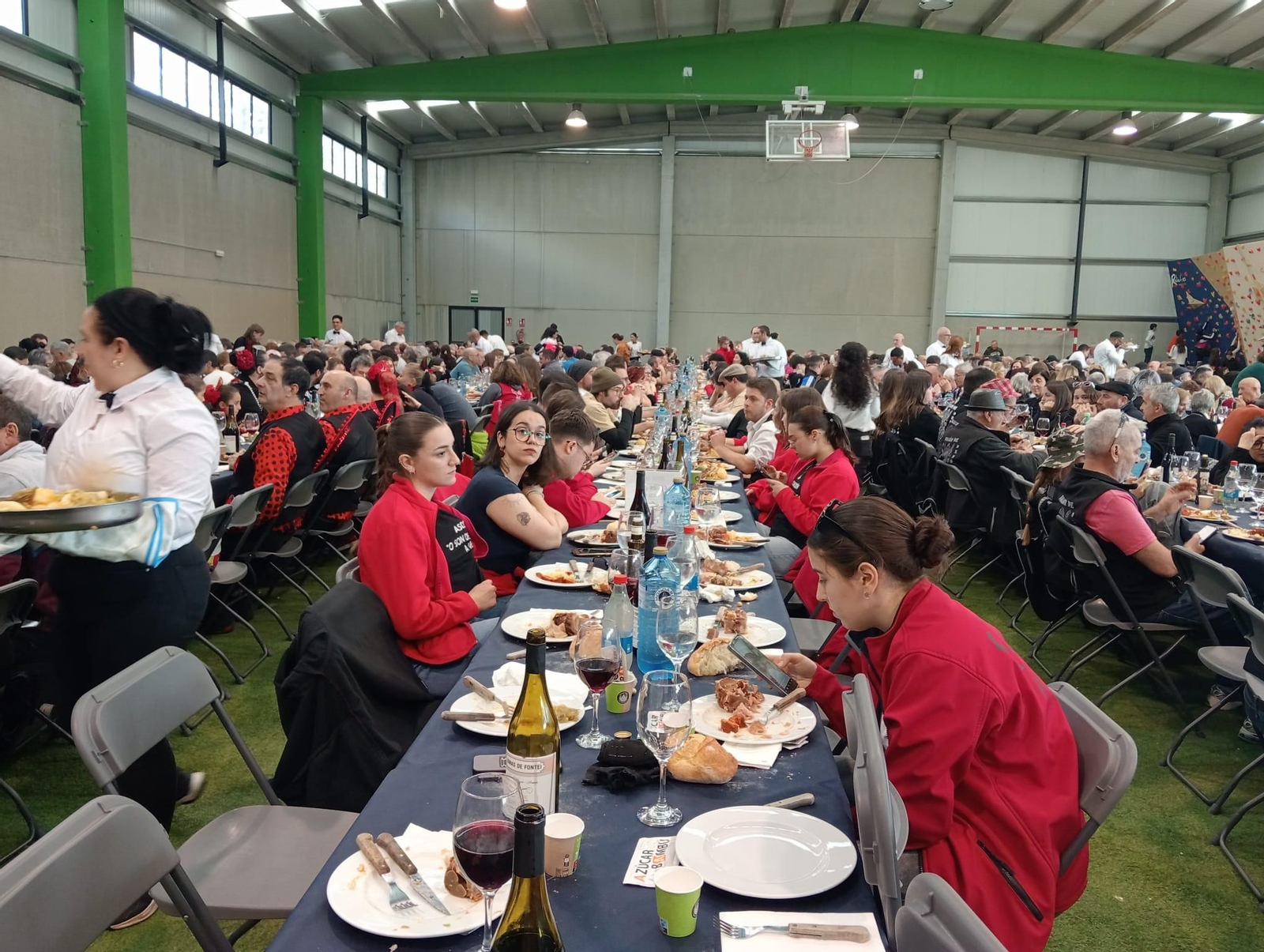 Comida de la Festa da Soá / Música, paparota y mucho colorido en Valdeorras.
