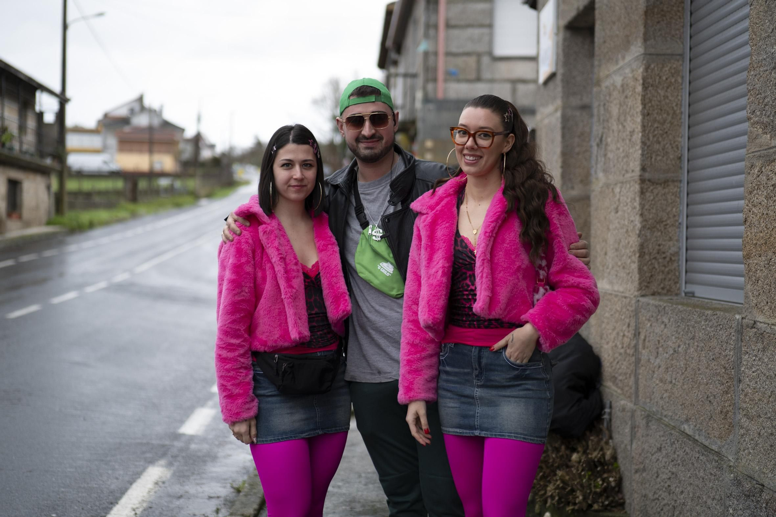 Galería | El Entroido itinerante de Parada de Amoeiro lleva la diversión por bandera