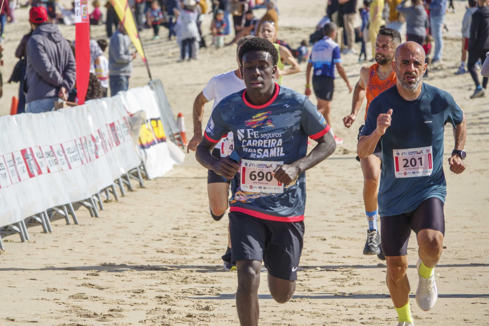 Galería | 1.000 corredores inundan Samil