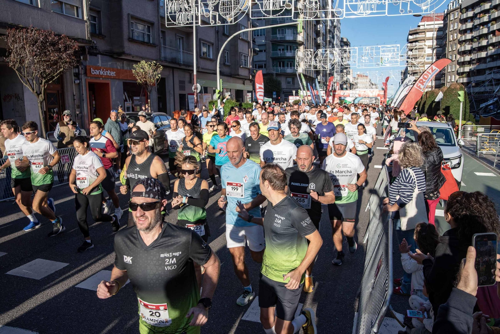 Galería | La Vigo en Marcha contra o Cancro congrega a 3.000 personas en su primera edición