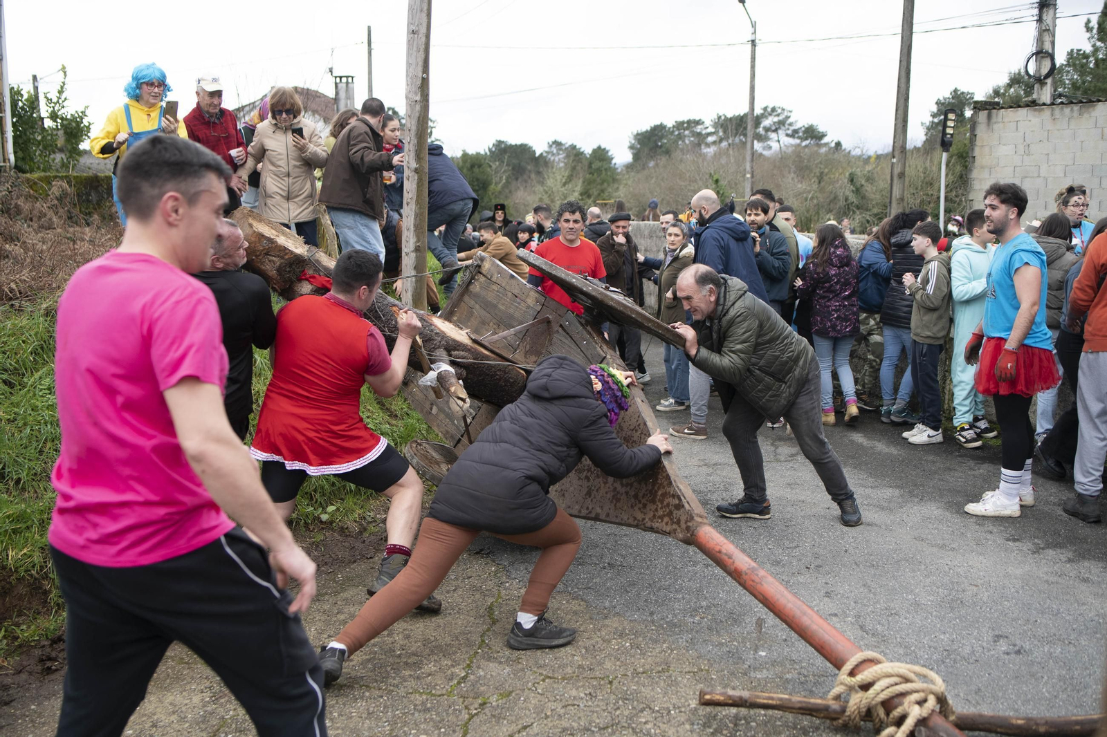 Galería | El meco Abalos recorrió As Teixugueiras, Cartelle