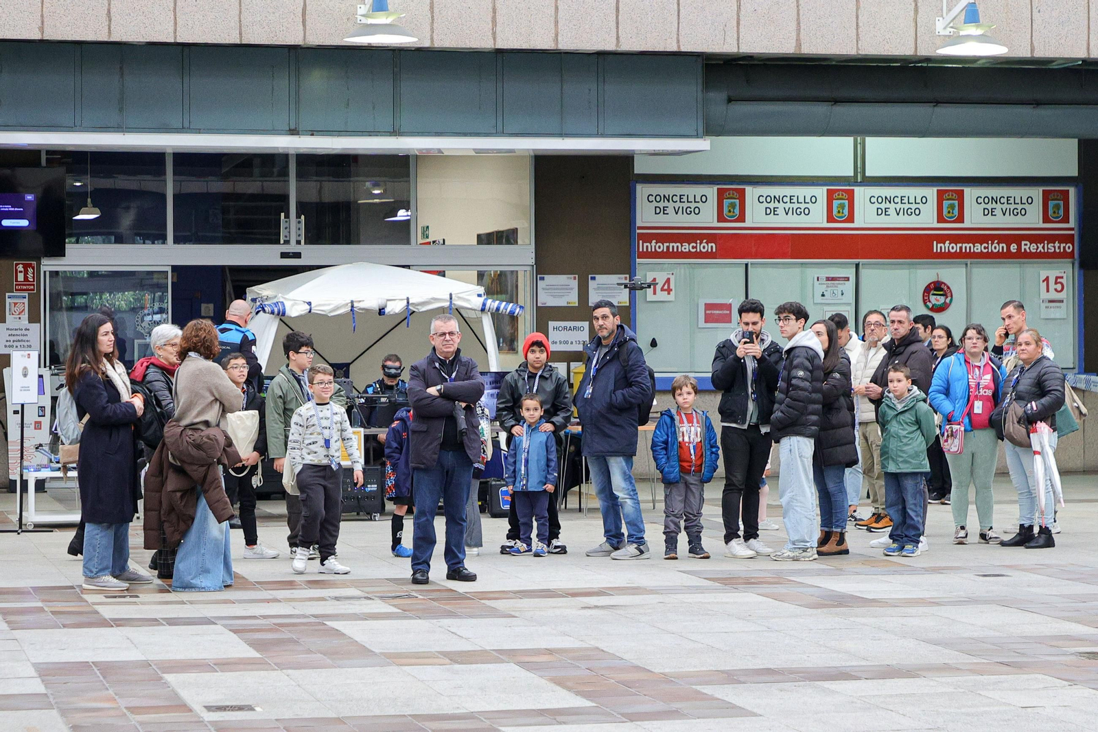 Galería | Niños y mayores descubren el trabajo de la Policía Local de Vigo