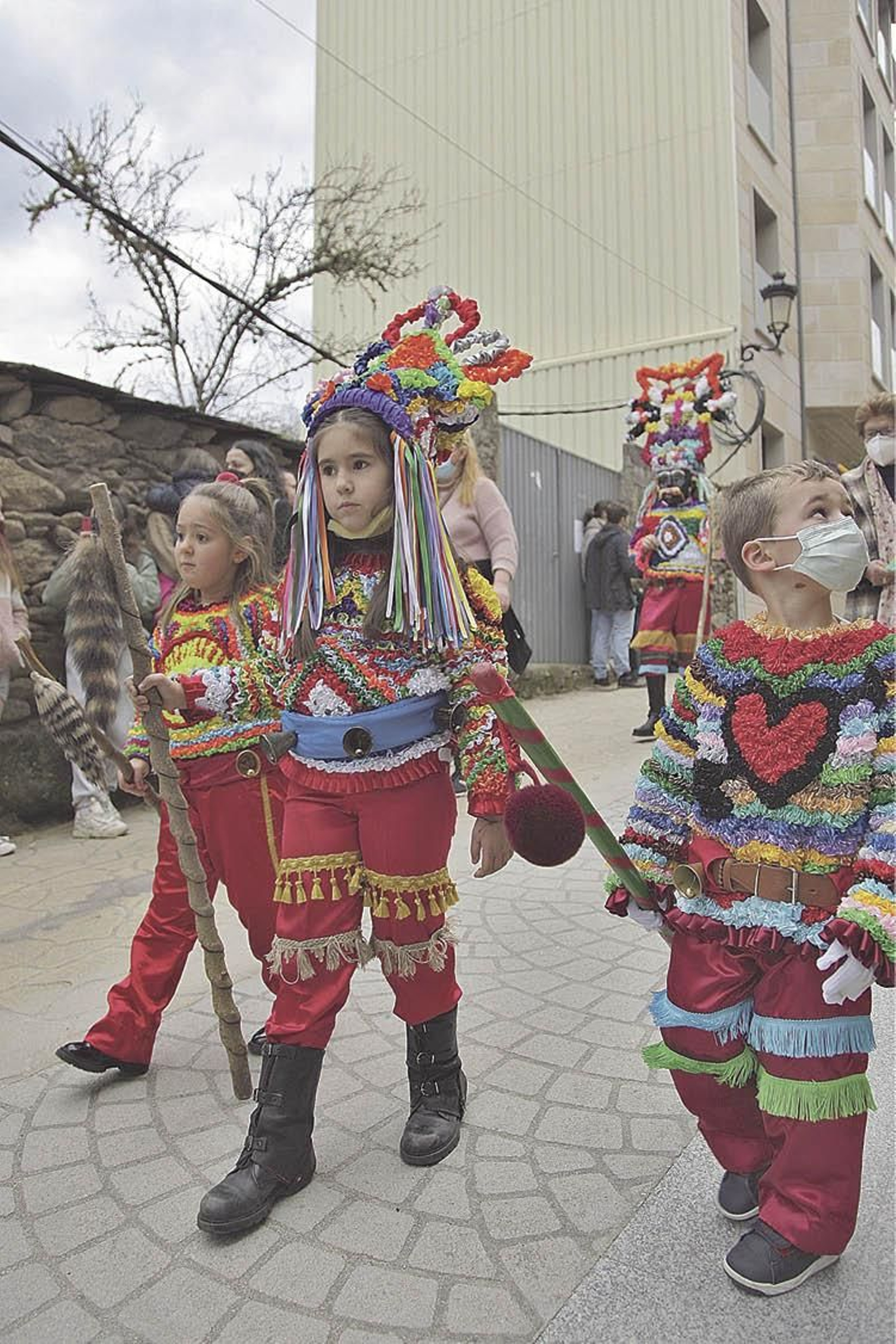 Boteiros desfilando por Viana do Bolo.