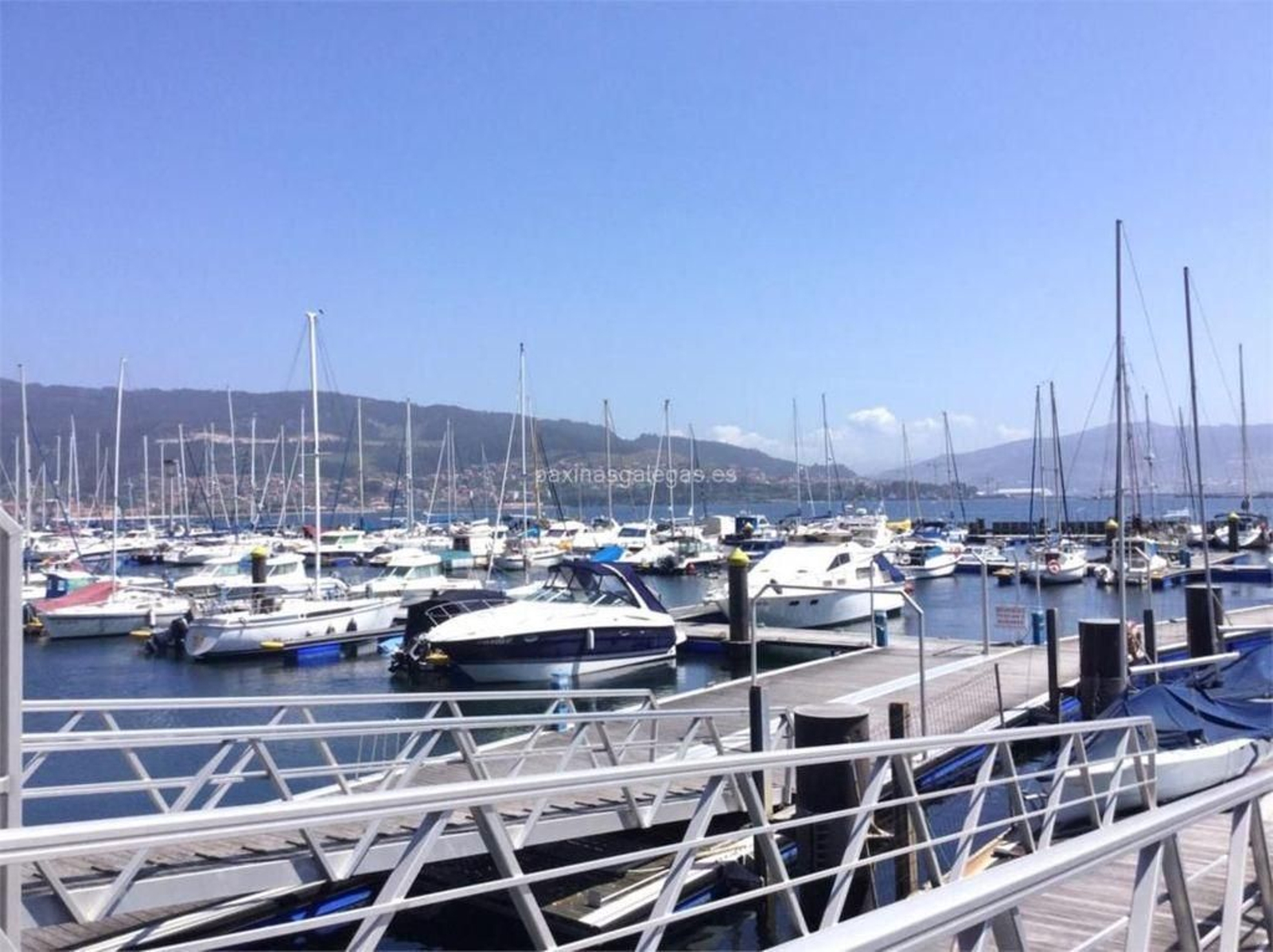 El accidente se produjo en el puerto  deportivo de Moaña..