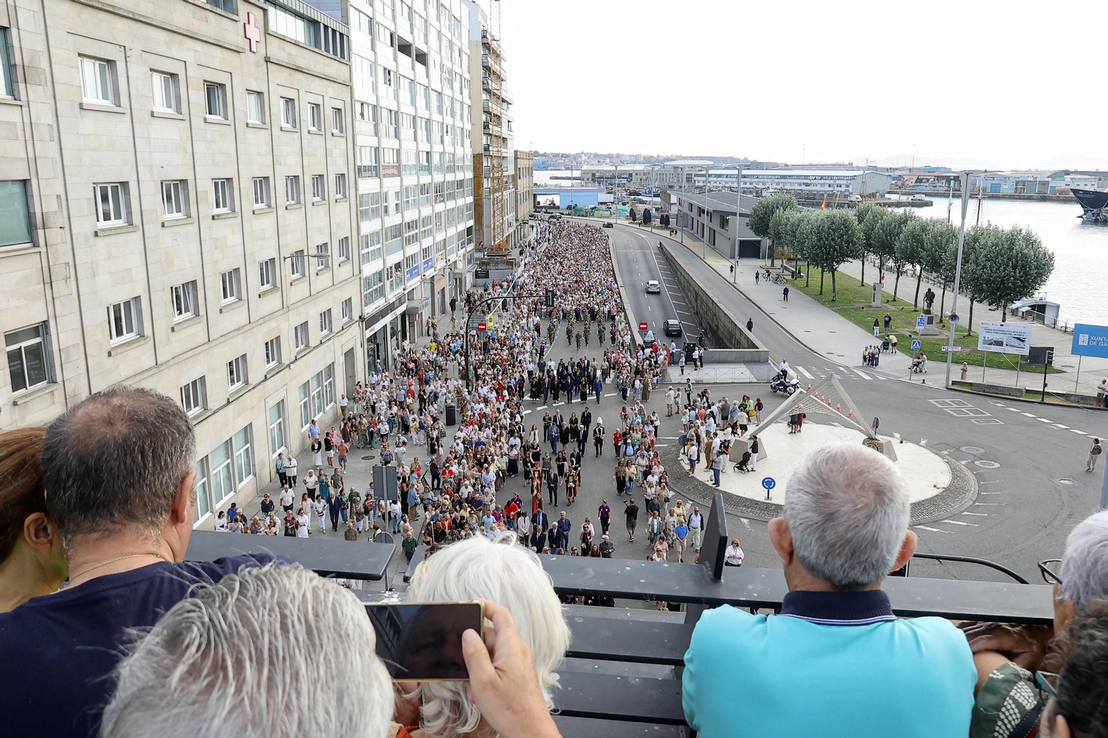 Galería | Misa por el Cristo da Victoria en Vigo y la concurrida procesión