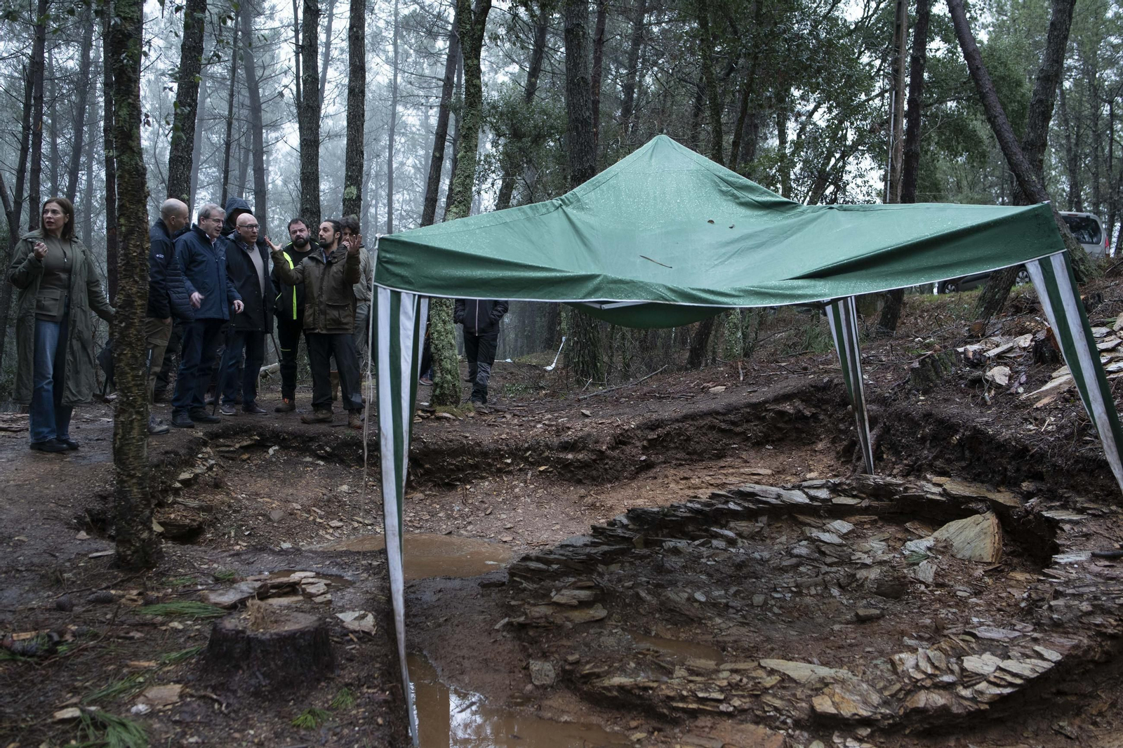 La lluvia no impidió desarrollar las actividades previstas ayer en esta segunda campaña de excavaciones.