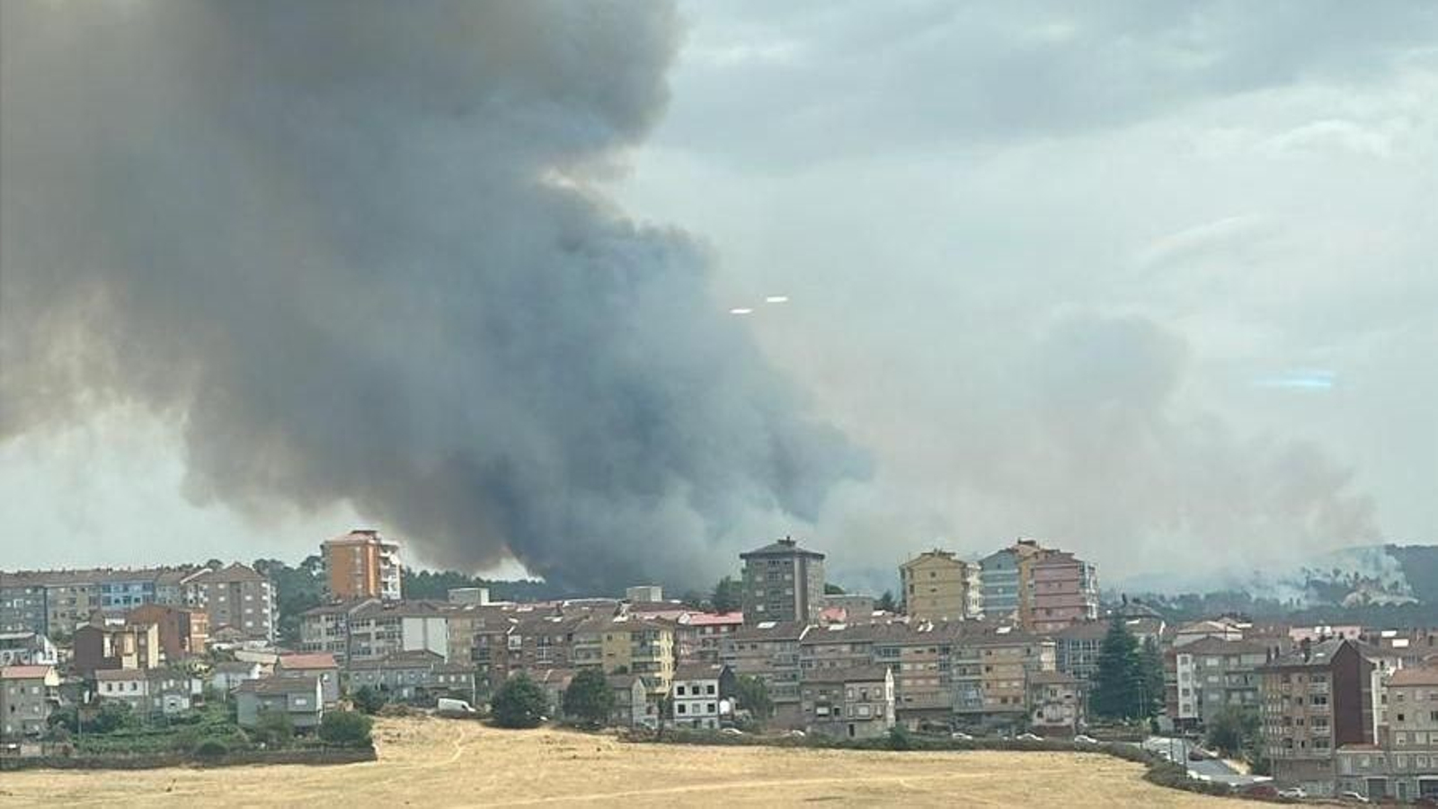 El incendio, visible desde toda la ciudad.