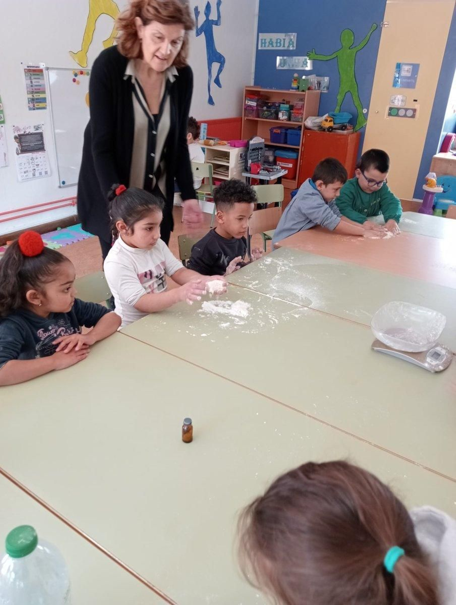 Con fariña e auga aprenderon que é a fermentación.