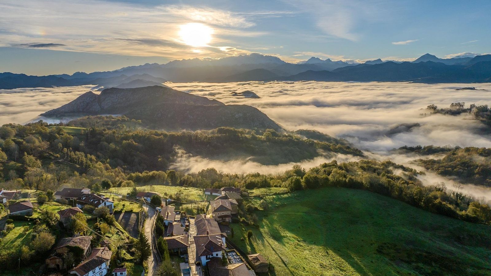 Paisaje que envuelve Puebloastur
