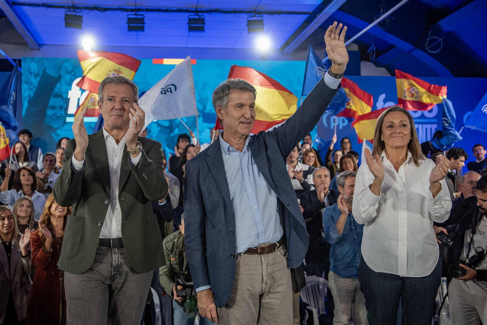 Galería | Feijóo hace parada en Vigo con la precampaña electoral del 29-N