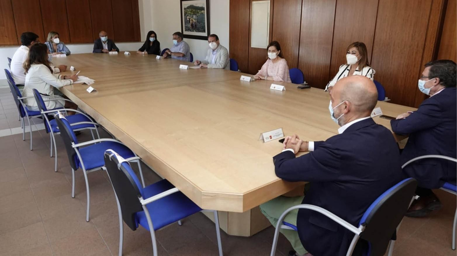 La junta de gobierno local, ayer, durante la reunión en la que se aprobó inicialmente el nuevo Plan General.