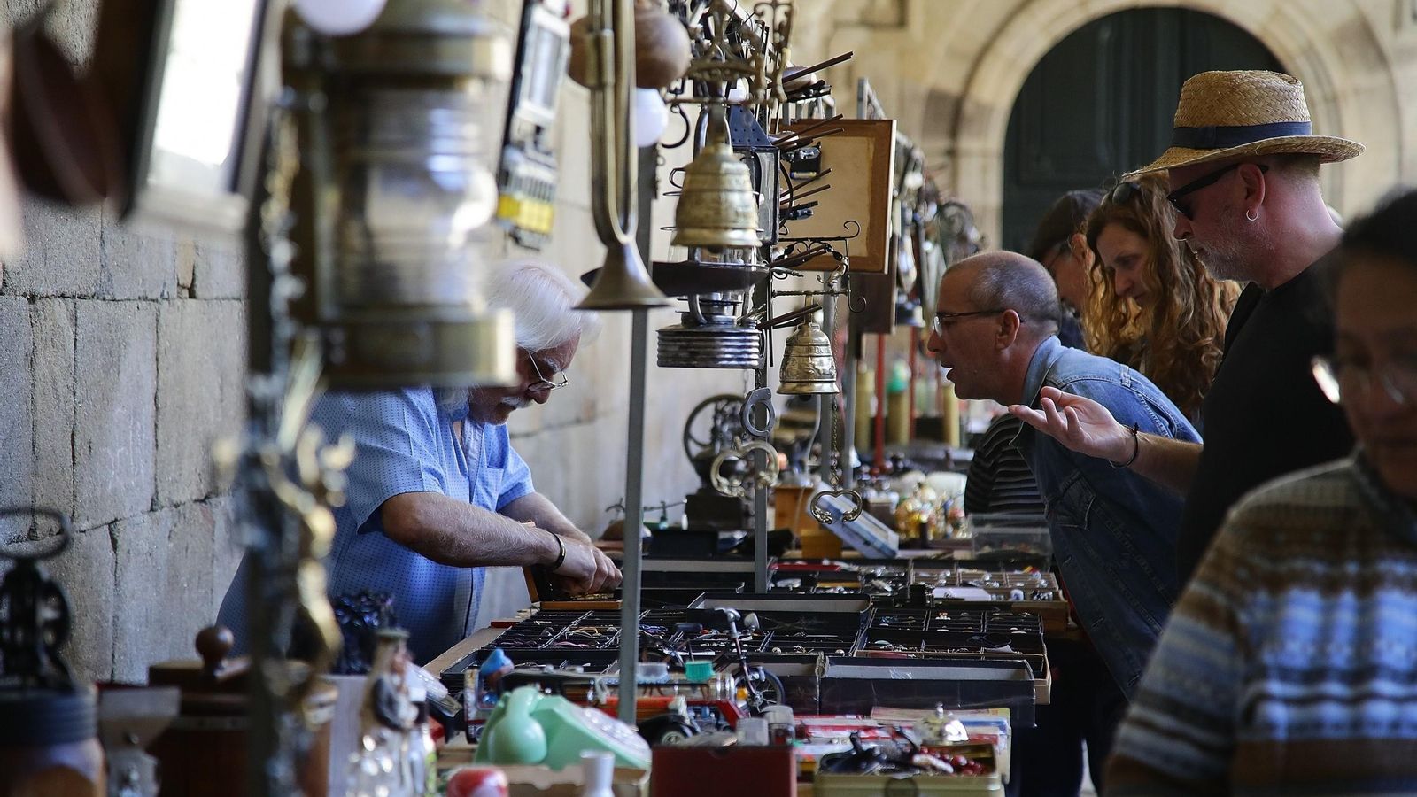 Ollando os tesouros agochados.