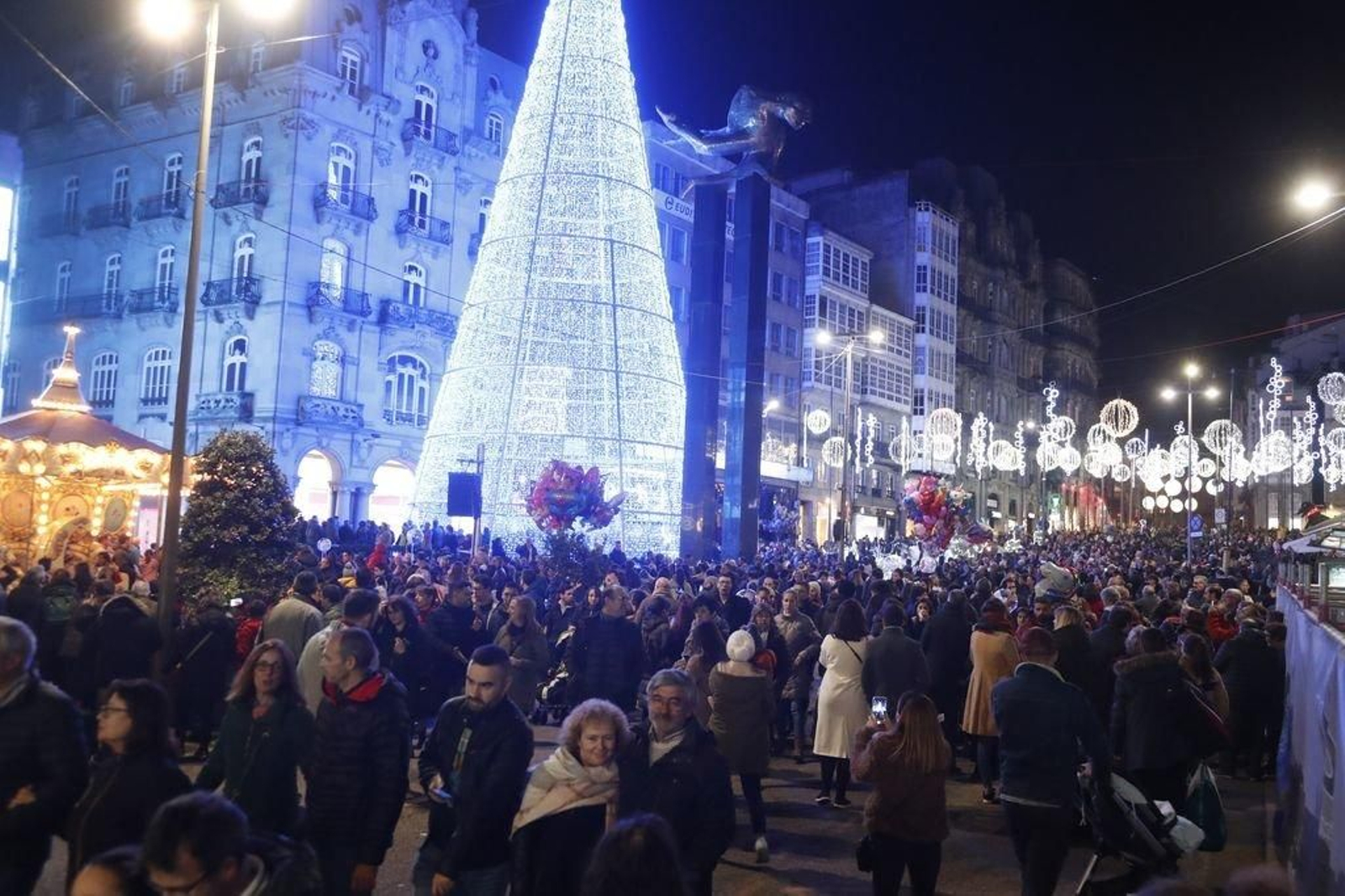 Los turistas invaden Vigo en el Puente225