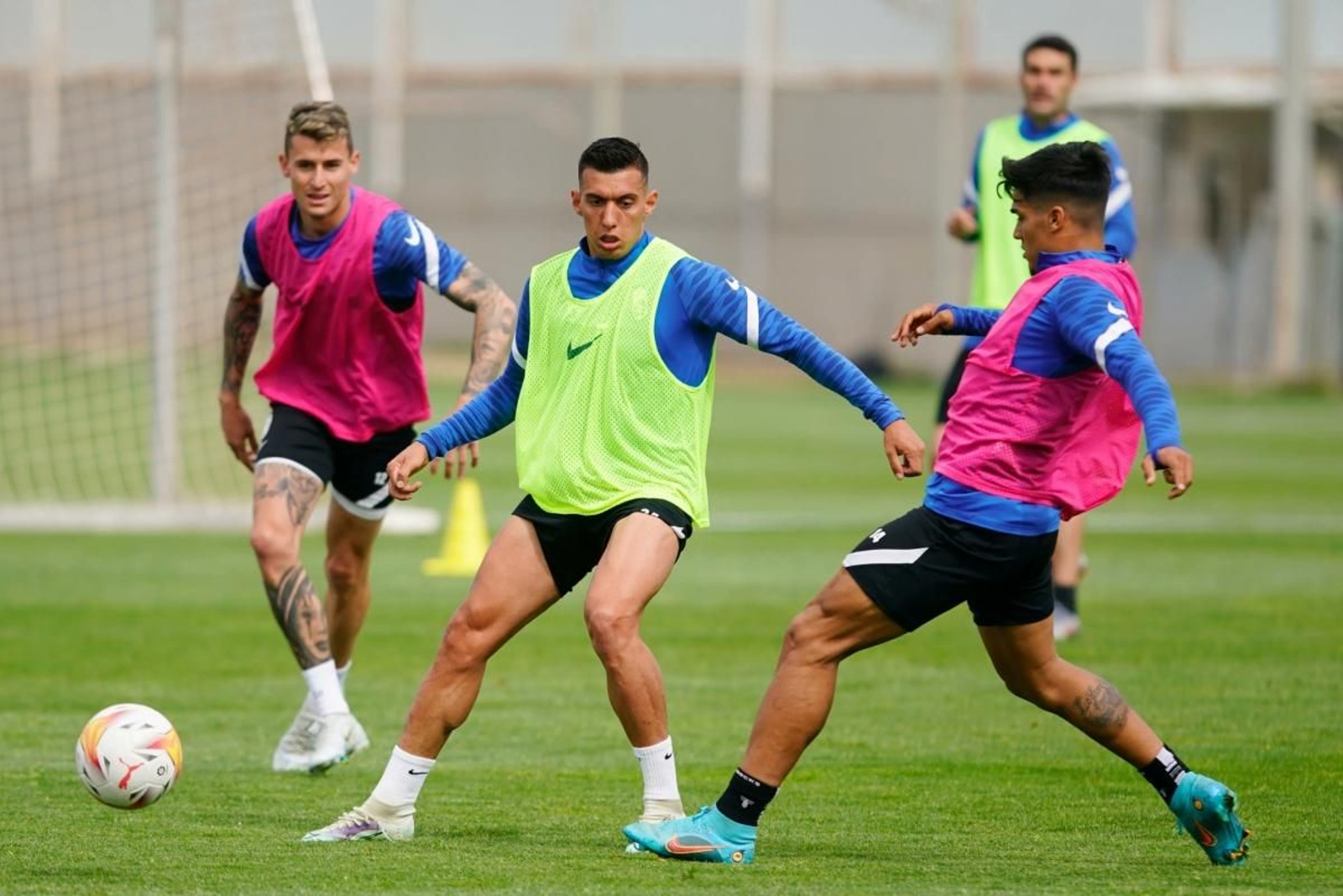 La plantilla del Granada empezó a preparar el partido contra el Celta ayer en sus instalaciones deportivas.

GRANADA CF