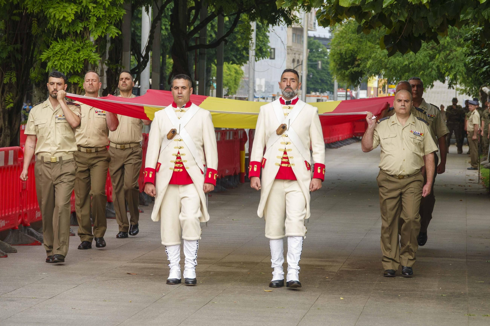 Galería | Comienza la programación del Día de las Fuerzas Armadas en Vigo